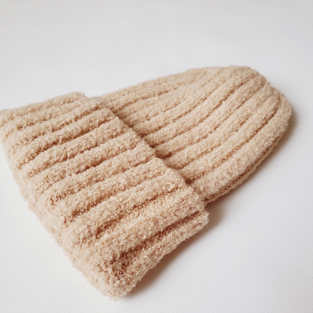 CLASSIC RIBBED KNIT BEANIE